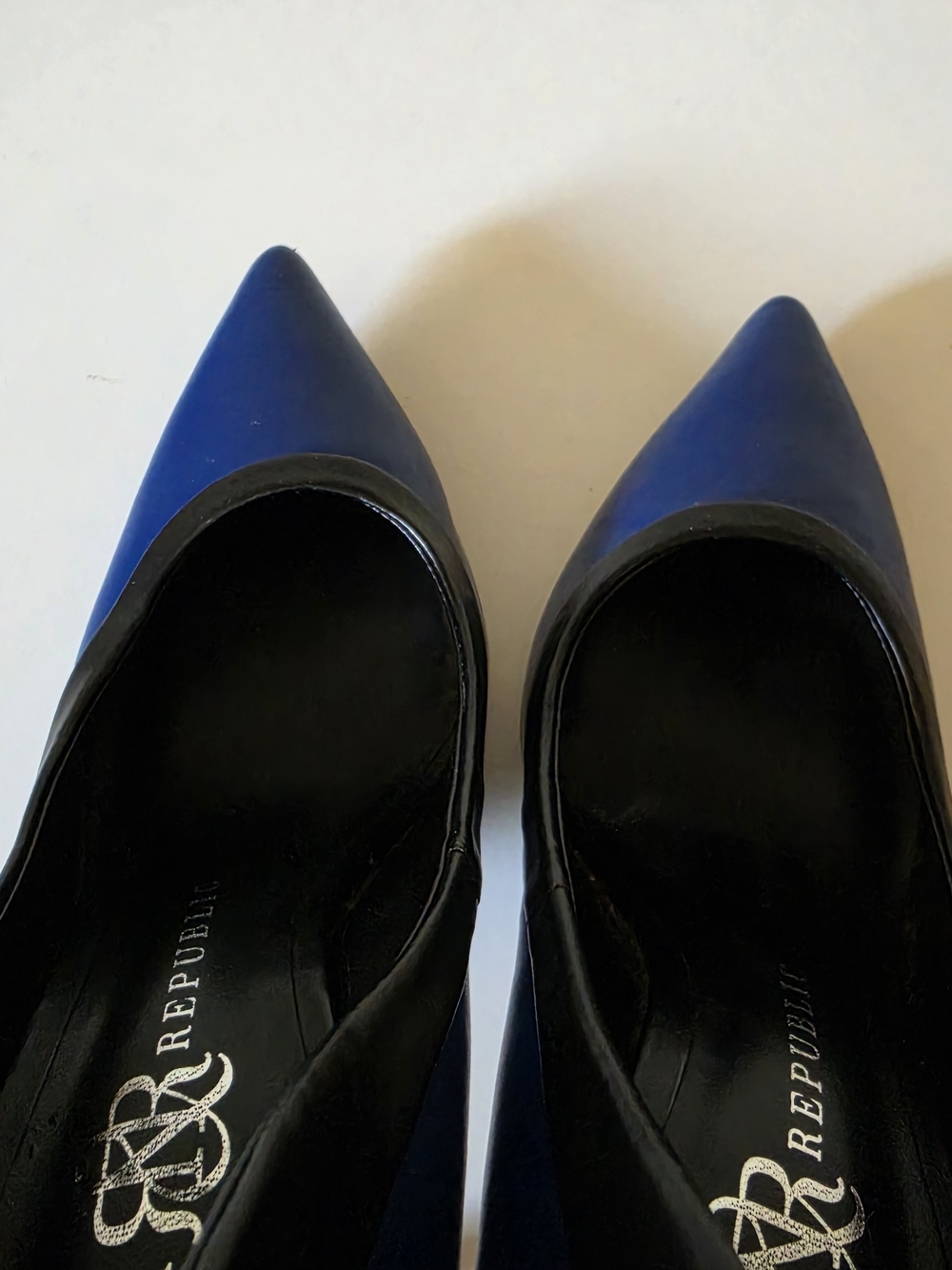 Rock & Republic Women's Blue Pointed Toe Stiletto Pumps - Picture 9 of 10